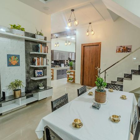Dhruva - Luxury Villa In Cbd 데라둔 외부 사진
